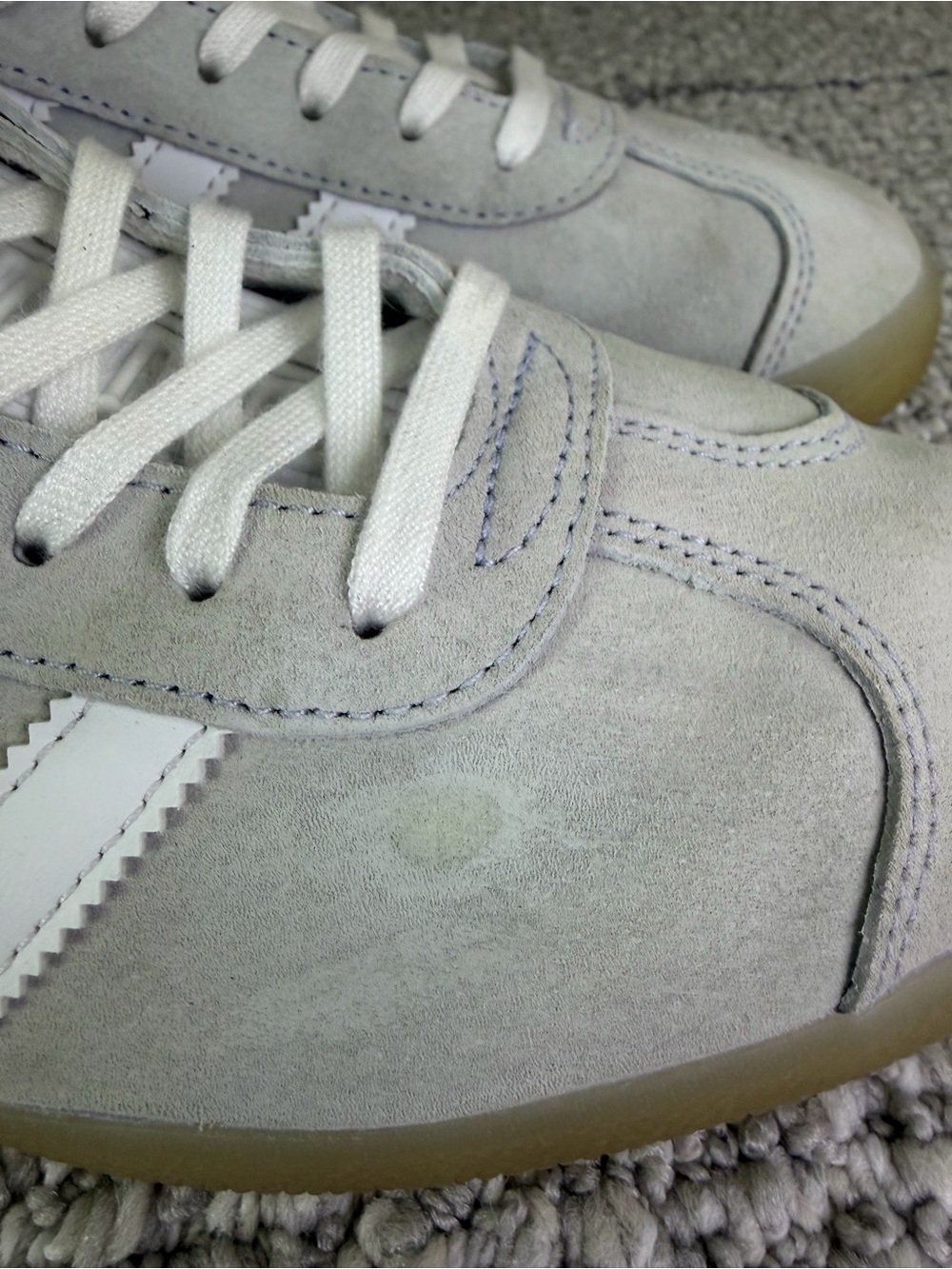 adidas Gazelle Suede Sneakers in Light Gray & White with Gum Sole Women’s Size 9 - Picture 8 of 13